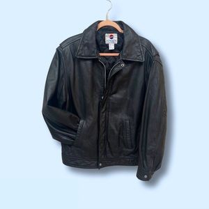 Leather 1996 Pesi Jacket
Medium
Pepsi logo on the zipper. Great condition!